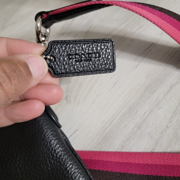 Coach x Marvel Bubble Jes Slim Black Crossbody Messenger Bag with Pink Strap - Picture 4 of 6